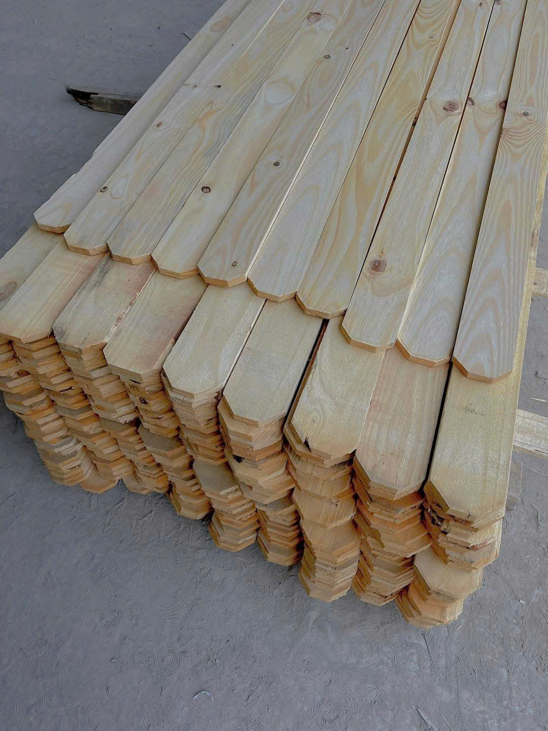 Gỗ Thông Brazil hàng rào - 1.5 x 10 x 180 CM - Ảnh 4